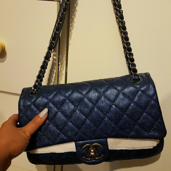 AUTHENTIC Chanel Irridescent Caviar - Picture 6 of 10